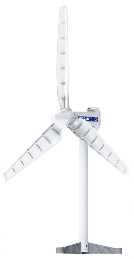 Windkraftanlage mit drei weißen Rotorblättern und einem Turm, auf weißem Hintergrund.